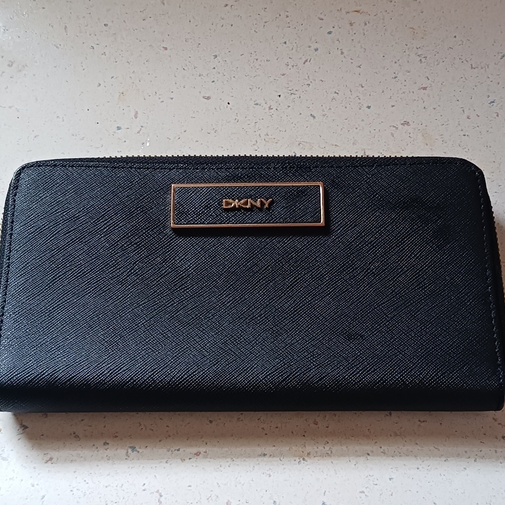 DKNY wallet